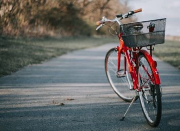 Mit dem Fahrrad auf dem grünen Weg