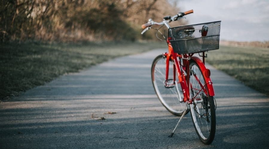 Mit dem Fahrrad auf dem grünen Weg