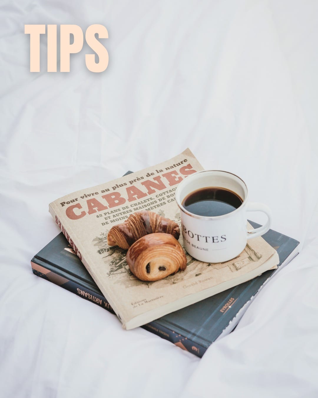 Aux Cabottes, vous avez le choix pour prendre votre petit-déjeuner : en toute intimité dans votre hébergement (pratique si vous voulez faire la grasse matinée) ou dans notre salle dédiée pour faire connaissance avec les autres voyageurs 🥐
---
At Les Cabottes, you can choose if you want to take your breakfast in your accommodation in complete privacy (perfect if you want to sleep in) or in our special room to meet the other guests 🥐

📸 @lorenecreuzotphotographie