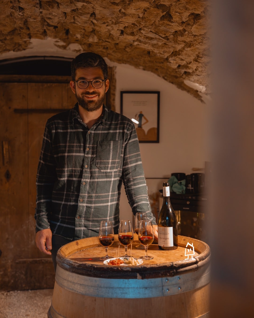 Chaque jour à 11h, Felix vous attend dans nos caves voûtées pour une dégustation de vins sans complexe - simples curieux ou fins connaisseurs, chacun(e) est bienvenu(e) pour passer un délicieux moment à la découverte des crus de notre belle Bourgogne 🍷
*L'abus d'alcool est dangereux pour la santé à consommer avec modération
---
Each day at 11am, Felix is waiting for you in our vaulted cellars for a warm winetasting - whatever you are curious or expert, everybody is welcome to live a delicious moment and discover the tasty wines of our beautiful Burgundy 🍷
*Alcohol abuse is bad for your health, please consume in moderation

📍 Hautes Côtes de Beaune
📲 Réservations : lien direct dans la bio
📷 @jerome.henon6