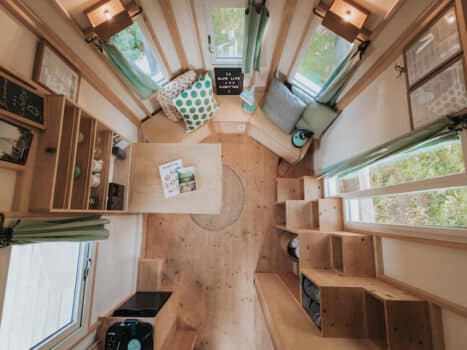 intérieur tiny house verte, insolite bourgogne