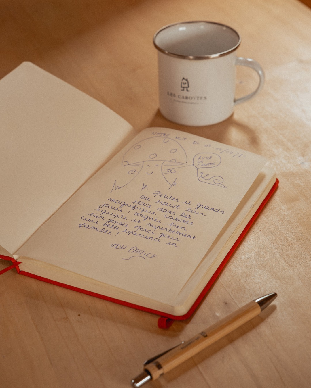 Quand nos invités du soir sont des artistes - on adore découvrir vos petits mots et vos œuvres d'art après votre départ 🥰 
--- 
When our guests are artists - we really like to discover your sweet words and beautiful pieces of art after your checkout 🥰

📍 Hautes Côtes de Beaune
📲 Réservations : lien direct dans la bio

Crédits photos @jerome.henon6