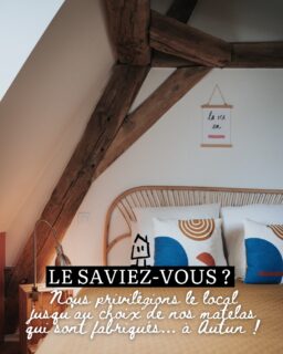 L'importance du circuit court, dans l'assiette bien sûr, mais aussi dans les détails qui se voient moins et qui sont tout aussi importants pour vous permettre de passer un doux séjour - toute notre literie est confectionnée à la main dans l'usine d'Autun, à 30km des Cabottes 🐌
---
The relevance of short distance, in the food obviously, but also in the unseen details so that you can spend a sweet stay with us - our bedding is handmade in the factory of Autun, 30km away from Les Cabottes 🐌

📍 Hautes Côtes de Beaune
📲 Réservations : lien direct dans la bio

Crédits photos @lorenecreuzotphotographie