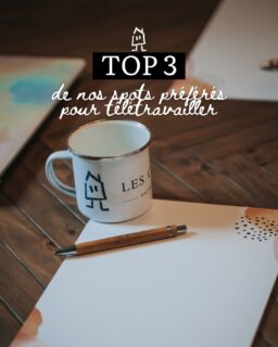 Si le télétravail a eu ses heures de gloire après le Covid, il reste encore et toujours le meilleur moyen de prendre de la hauteur sur les choses, de s'isoler pour laisser ses idées fourmiller, en bref pour être au top de la productivité. Aux Cabottes, il y a tout plein de jolis spots pour travailler au calme et en toute saison 💻
--- 
If the remote had its glory days after Covid, it is still the best way to think, to put your ideas in motion, in short to be at the top of your efficiency. At Les Cabottes, there are plenty of nice spots to work peacefully 💻

📍 Hautes Côtes de Beaune
📲 Réservations : lien direct dans la bio
📷 @lorenecreuzotphotographie & @jerome.henon6