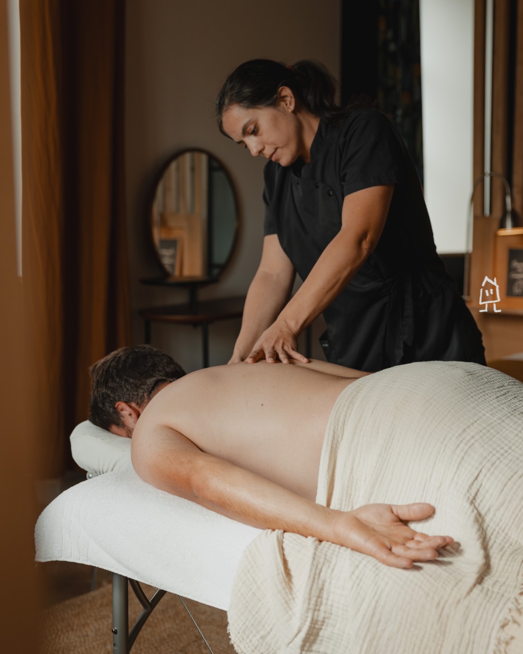 Faire une pause, oublier les petits tracas du quotidien et ne penser qu'à soi : sous les douces mains d'Elodie, vivez un moment hors du temps pour parfaire la déconnexion 💆
---
Take a break, forget the little daily problems and only think about yourself: under the soft hands of Elodie, leave a timeless moment to disconnect 💆

📍 Hautes Côtes de Beaune
📲 Réservations : lien direct dans la bio
📷 @jerome.henon6