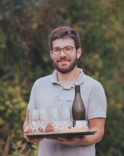 La livraison qui tombe à pic 🧀🍷

L'abus d'alcool est dangereux pour la santé, à consommer avec modération

---

The delivery that comes at the right time 🧀🍷

Alcohol abuse is dangerous for your health; consume in moderation.

📸 @lorenecreuzotphotographie
